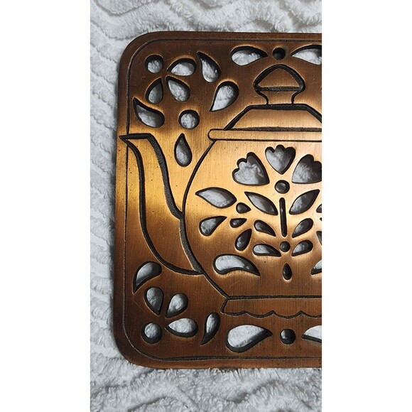 Pretty VINTAGE 1983 Coppertone Teapot HIMARK CastIron TRIVET Hanging Plaque VguC - Picture 3 of 6